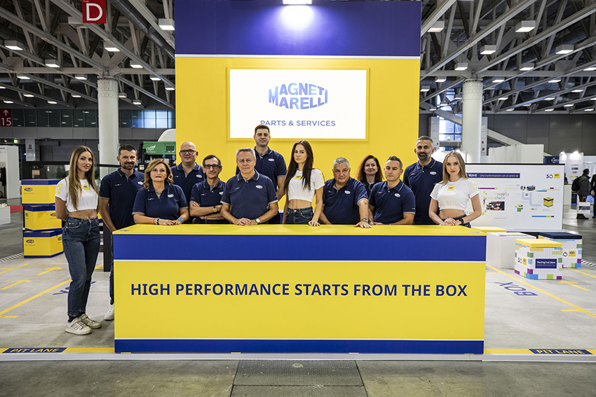 Il team di Magneti Marelli Parts & Services allo stand durante il Futurmotive 2023