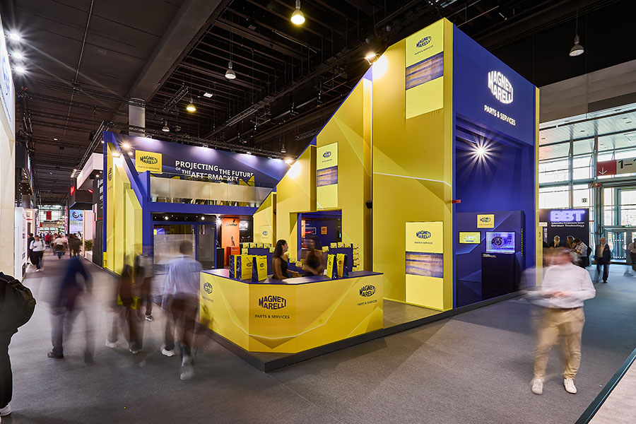 Stand Magneti Marelli Parts & Services con visitatori ad Automechanika Francoforte 2026